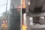 Detik-detik Panel Lift JPO di Jalan Pemuda Depan Surabaya Plaza Terbakar