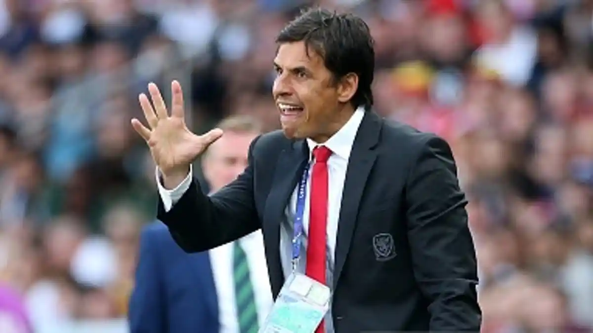 Pelatih Wales Khawatir ”Kutukan” Seragam Abu-abu