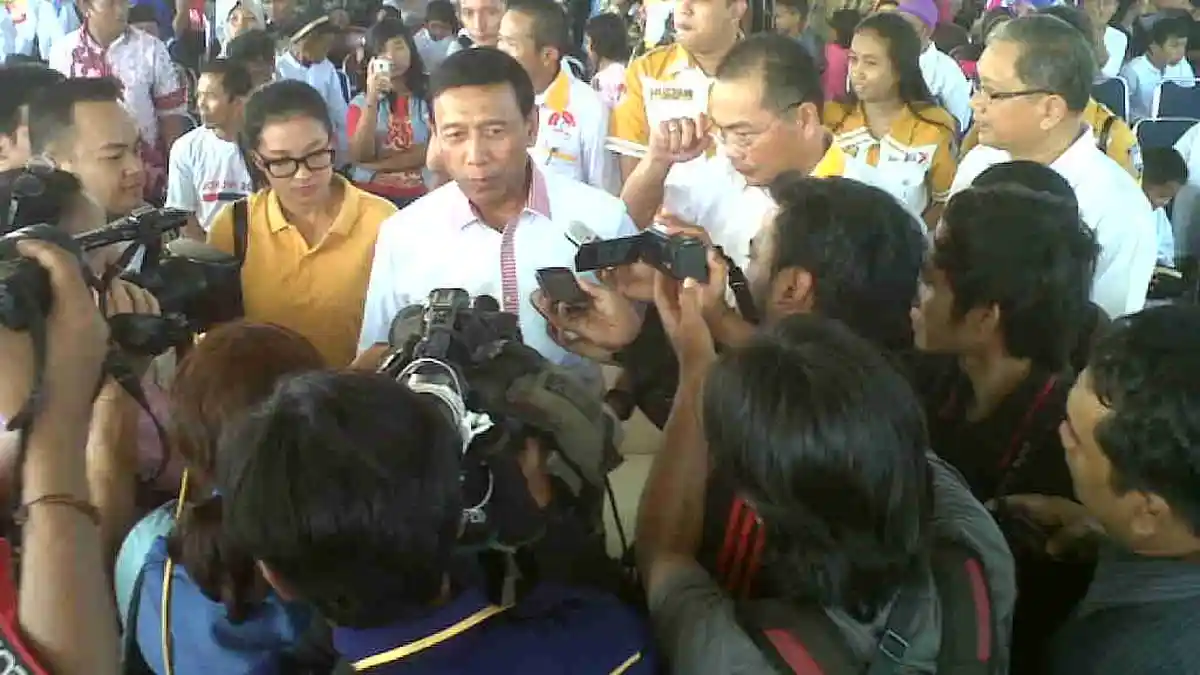 Wiranto Hadiri Sunatan Massal Relawan Jokowi-JK