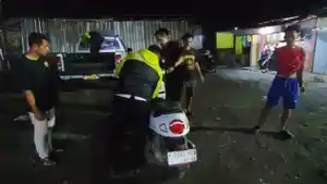 Polisi-saat-mengecek-TKP-tabrak-lari-yang-dialami-wanita-muda-w.jpg