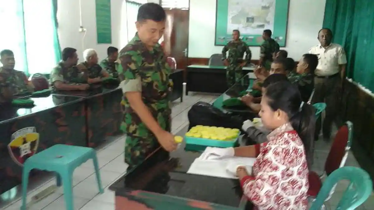 Sidak Prajurit TNI, Tim BNNP NTT Test Urine Prajurit TNI Korem 161 Kupang