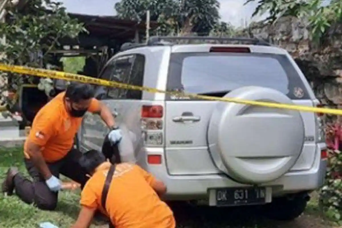 KRONOLOGI Detik-Detik Bayi Tewas Terlindas Mobil yang Keluar Garasi saat Merangkak