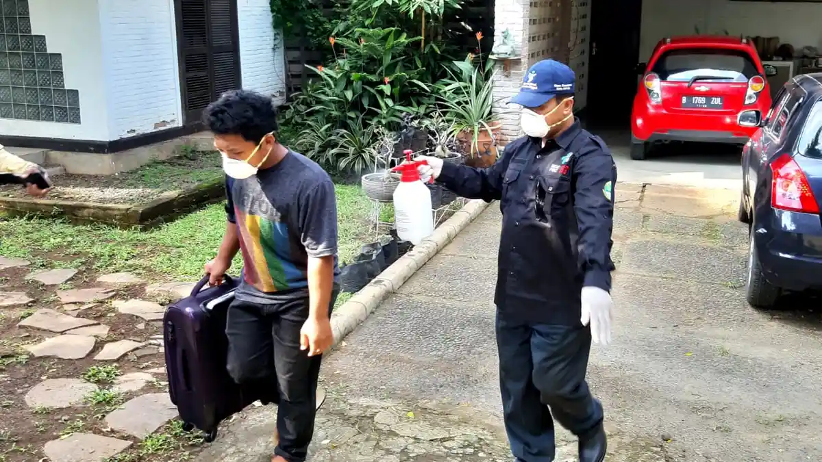VIDEO: Warga Depok Terjangkit Corona, Dinas Kesehatan Jemput Pembantu Rumah Tangga