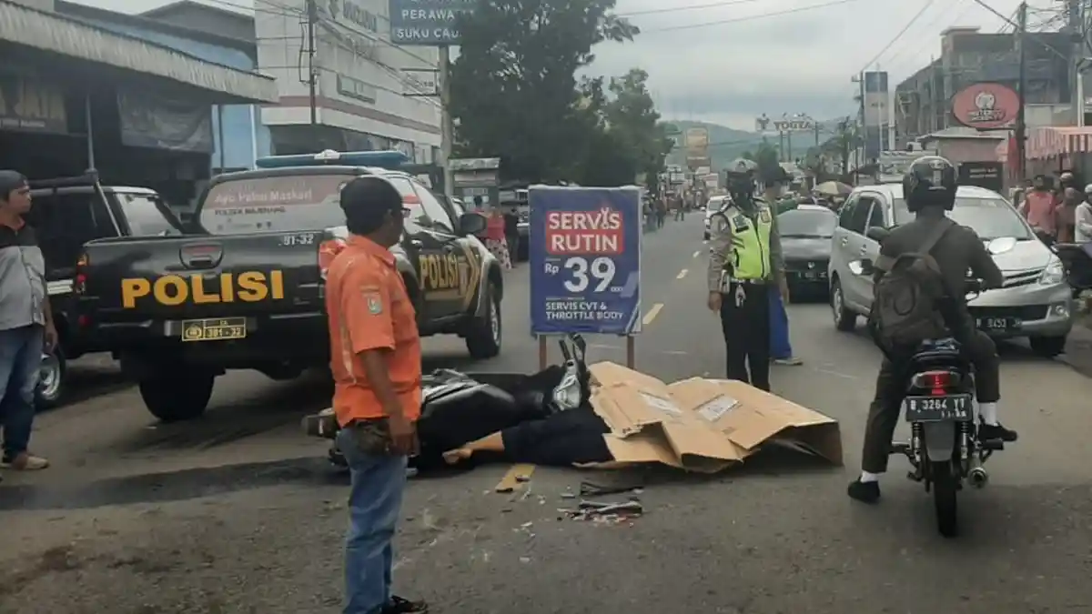 Hindari Lubang, Pemotor Jatuh Lalu Disambar Bus di Majenang Cilacap