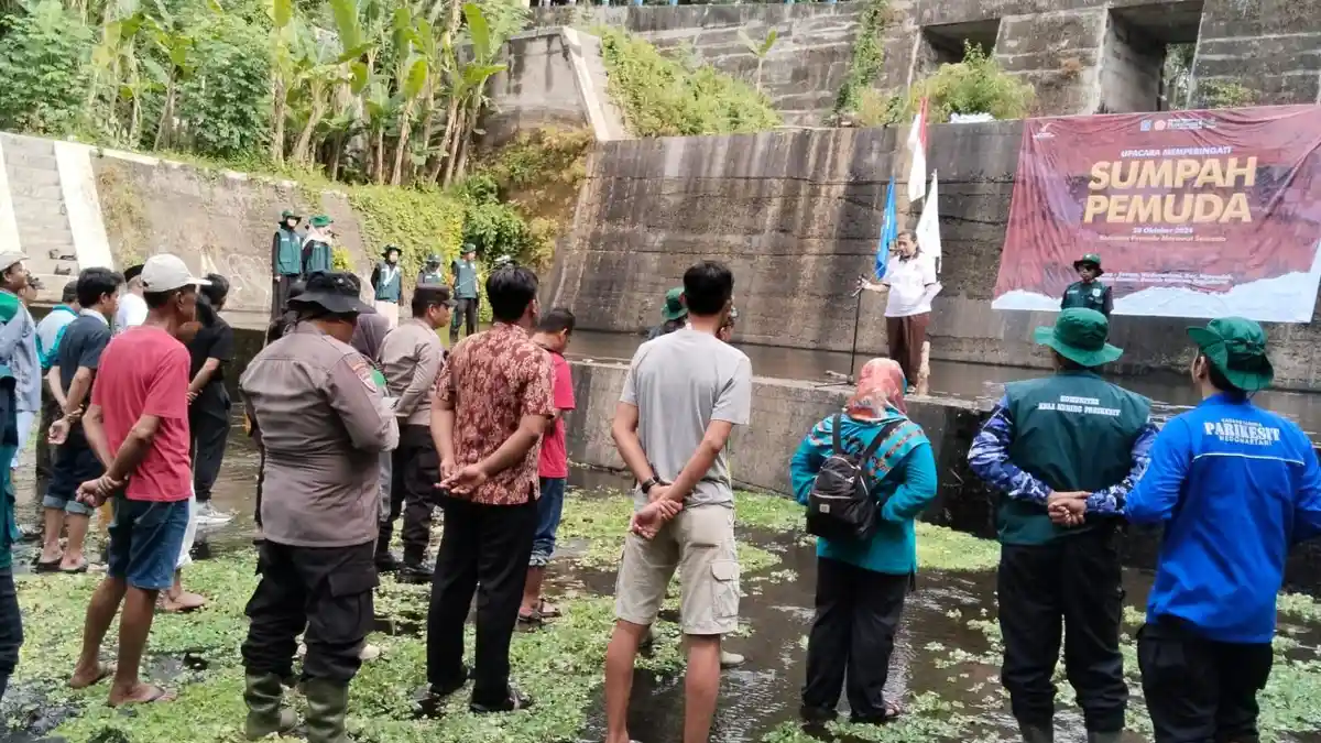 Sambut Sumpah Pemuda dengan Upacara Sekaligus Merawat Sungai     
