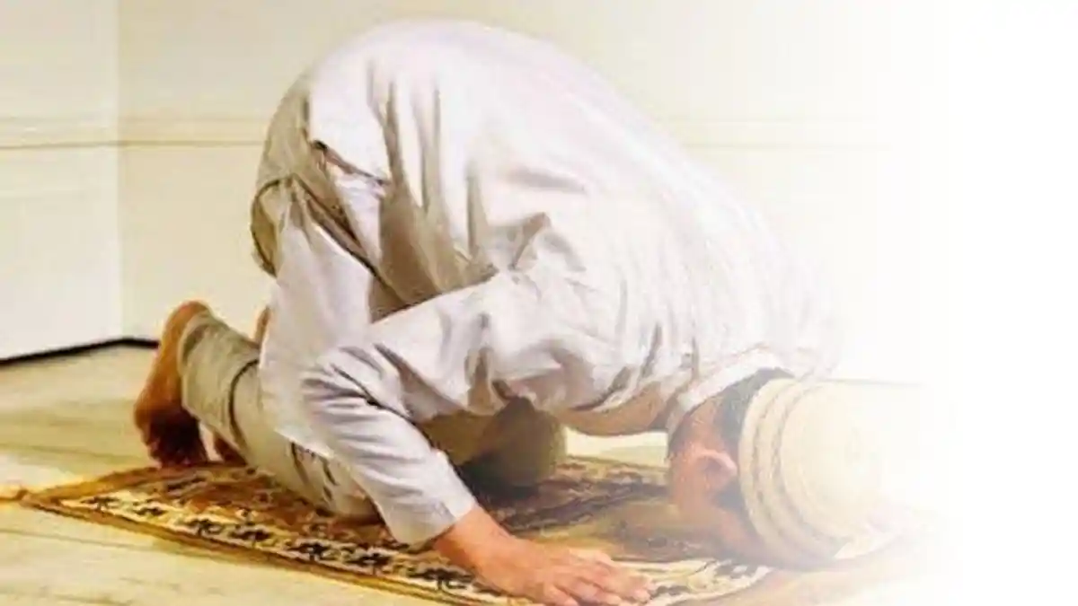 Bacaan Niat dan Tata Cara Sholat Maghrib 3 Rakaat, Lengkap Dzikir dan Doa