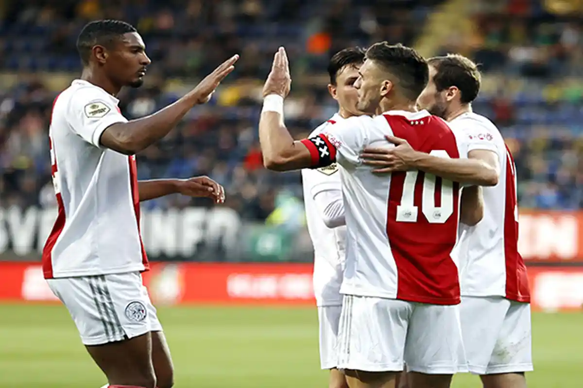 Live Score Ajax Amsterdam vs PSV Eindhoven