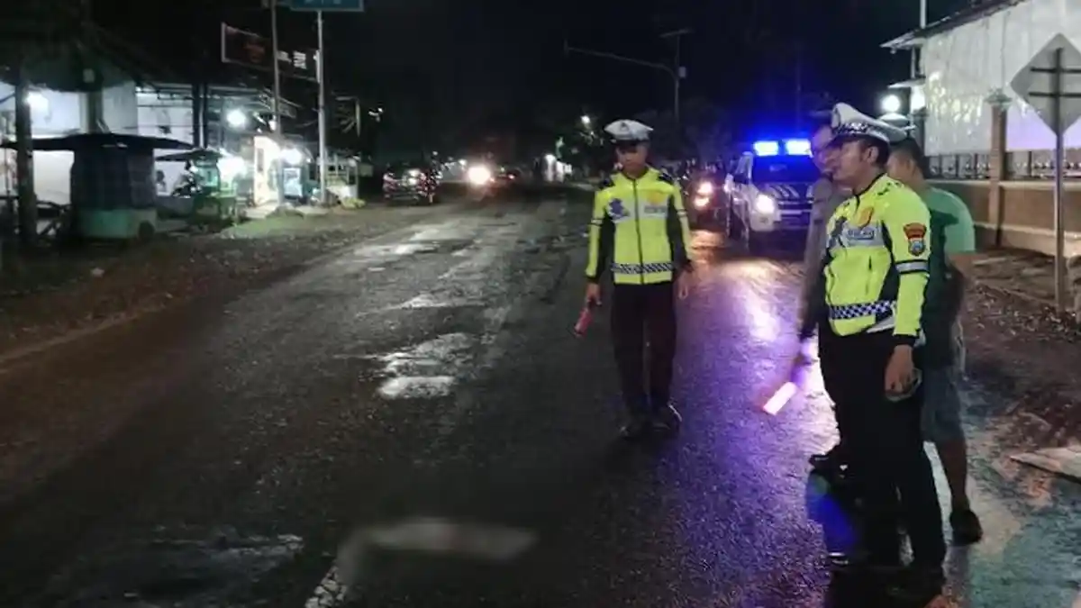 Pengemudi Minibus Kabur Usai Tabrak Pengendara Sepeda Onthel di Panarukan Situbondo