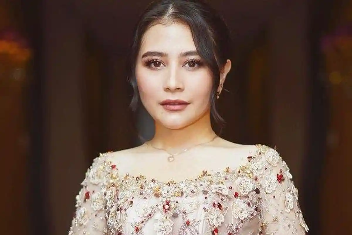 Prilly Latuconsina Didapuk Jadi Dosen UGM, Tapi Tak Mau Digaji
