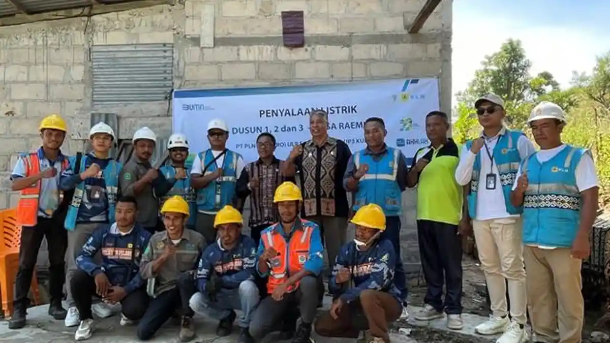 PLN ULP Sabu Raijua Nyalakan Listrik Bagi 70 Rumah di Desa Raemude