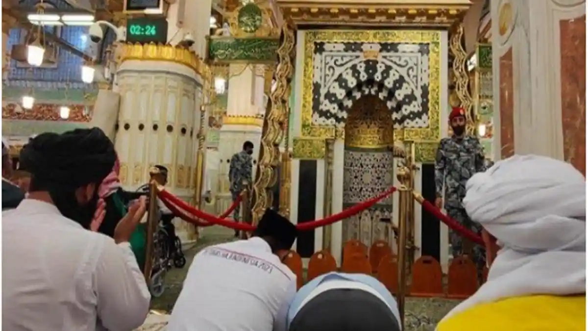 Doa yang Dibaca di Raudhah Makam Rasulullah di Masjid Nabawi Madinah, Teks Arab, Latin dan Terjemah