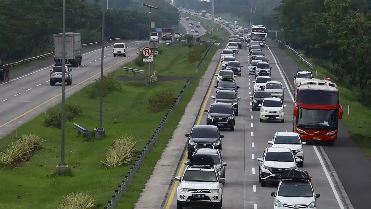 Arus Balik Mudik Membludak, Polisi Gelar One Way dari Tol Palimanan Utama Hingga Tol Japek Hari Ini