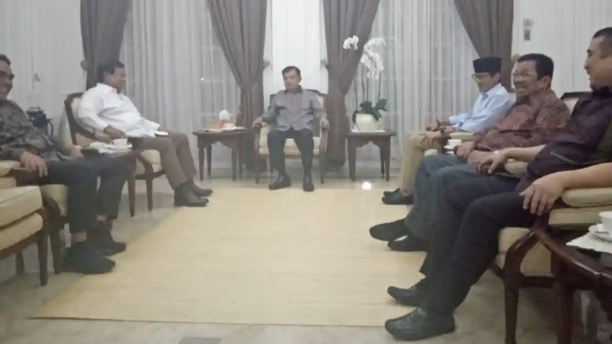 Prabowo dan Sandi Naik Mobil Berbeda Saat Sambangi Kediaman Jusuf Kalla