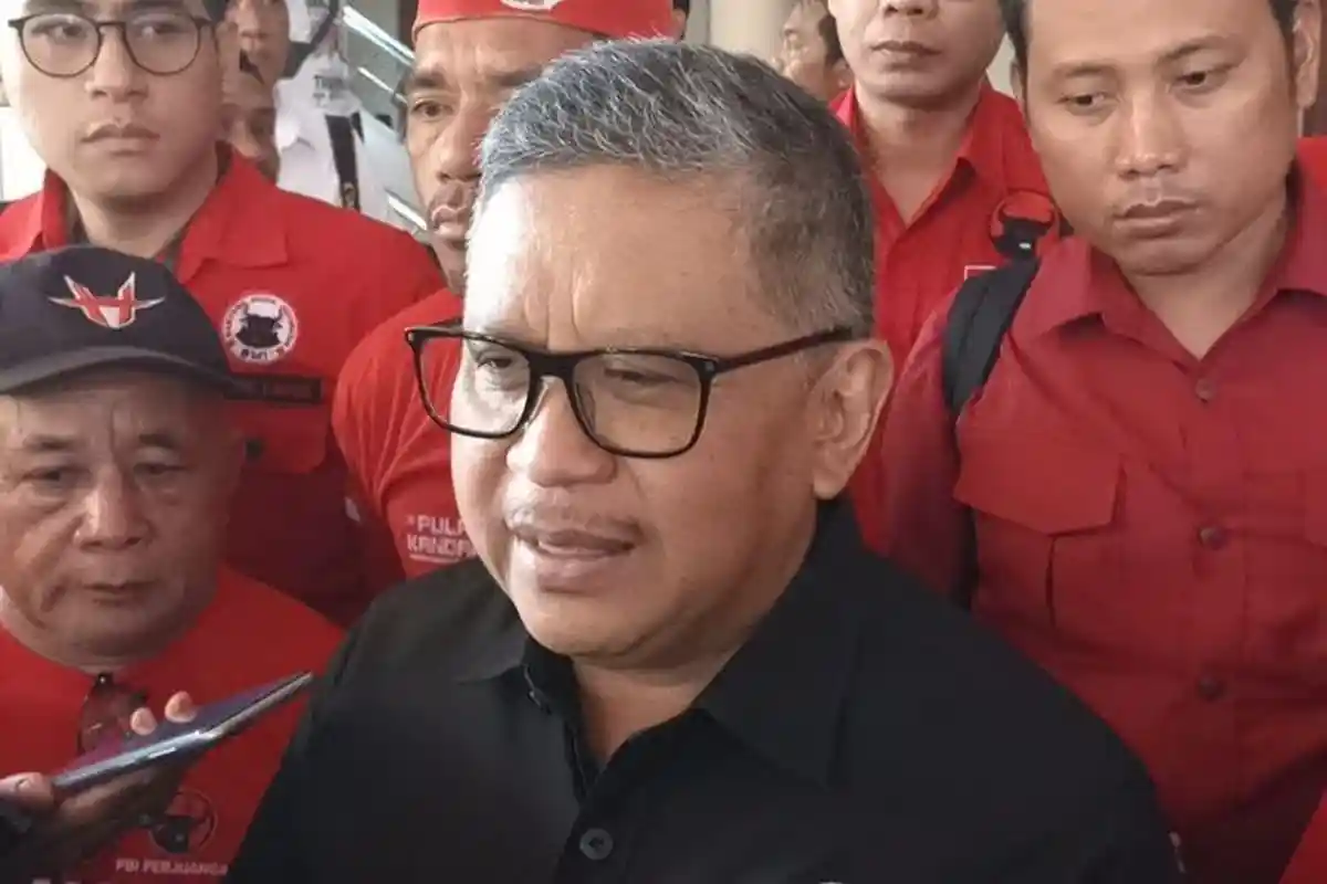Gibran Disebut Bukan Keluarga PDI-P Lagi, Hasto: Tak Boleh Miliki KTA Ganda