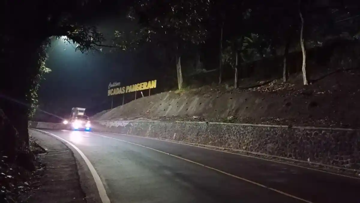 Malam Ini Jalan Cadas Pangeran Sumedang Sepi, 1 Menit Tak Sampai 10 Kendaraan Pemudik yang Melintas
