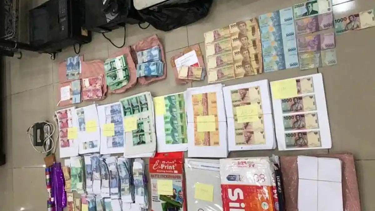 Polres Karanganyar Buru Sindikat Pengedar Uang Palsu
