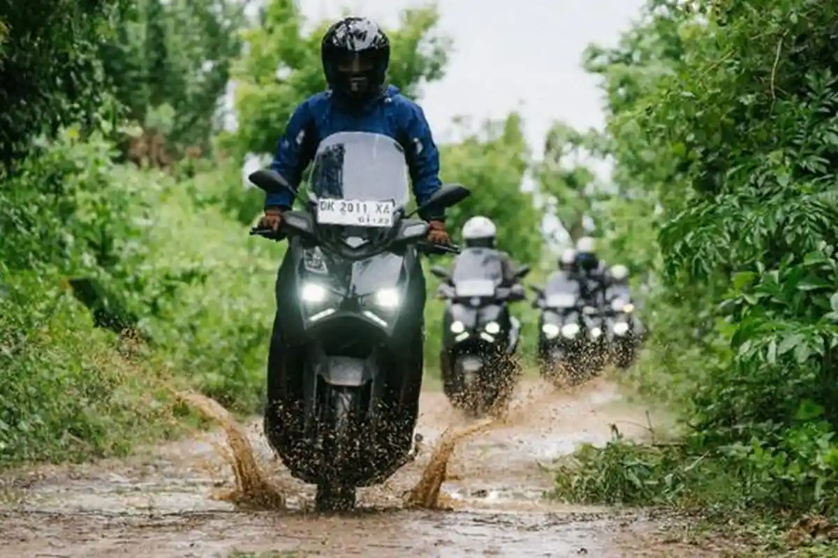 Memasuki Musim Hujan, Pengendara Sepeda Motor Harus Simak Tips Berikut Ini - 20240126.jpg