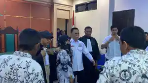 Pecah-Tangis-Supriyani-Saat-di-Bacakan-Putusan-Bebas-oleh-Majelis-Hakim.jpg