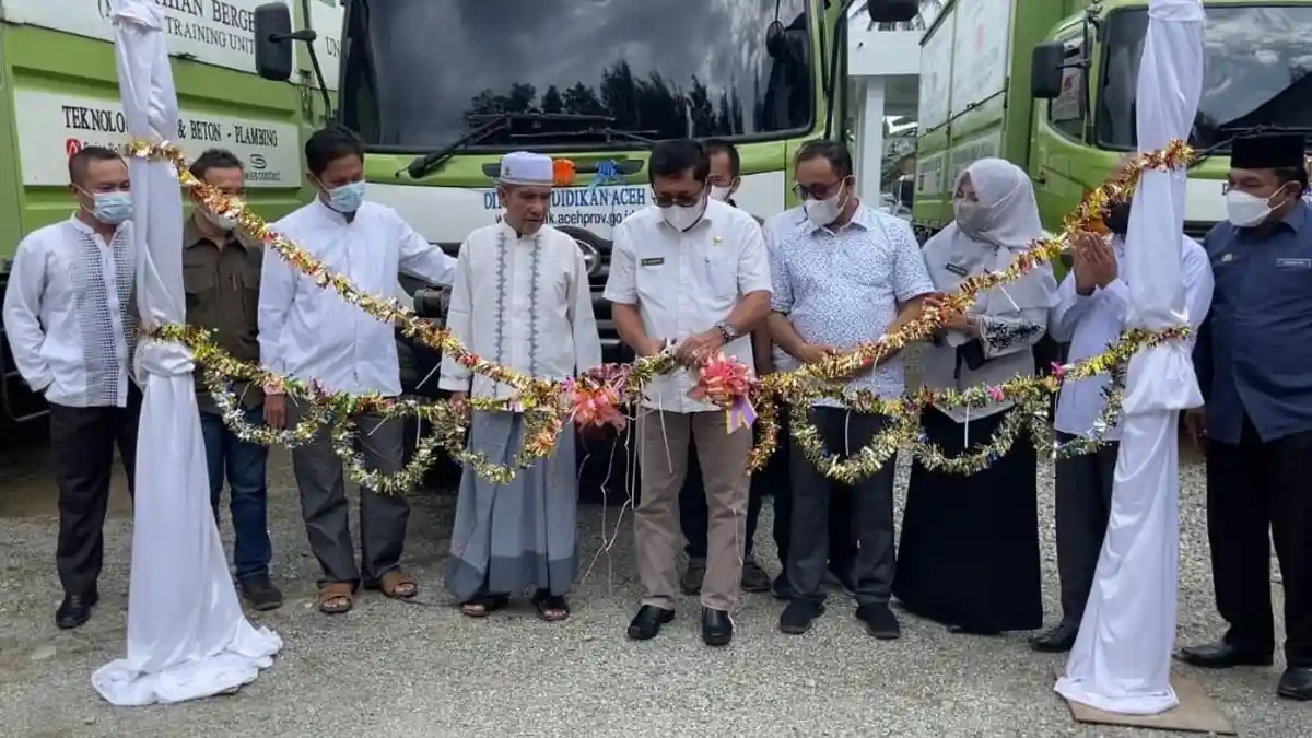 Tingkatkan Ketrampilan Pelajar SMK, Disdik Aceh Lepas 3 Mobil Training ke Daerah