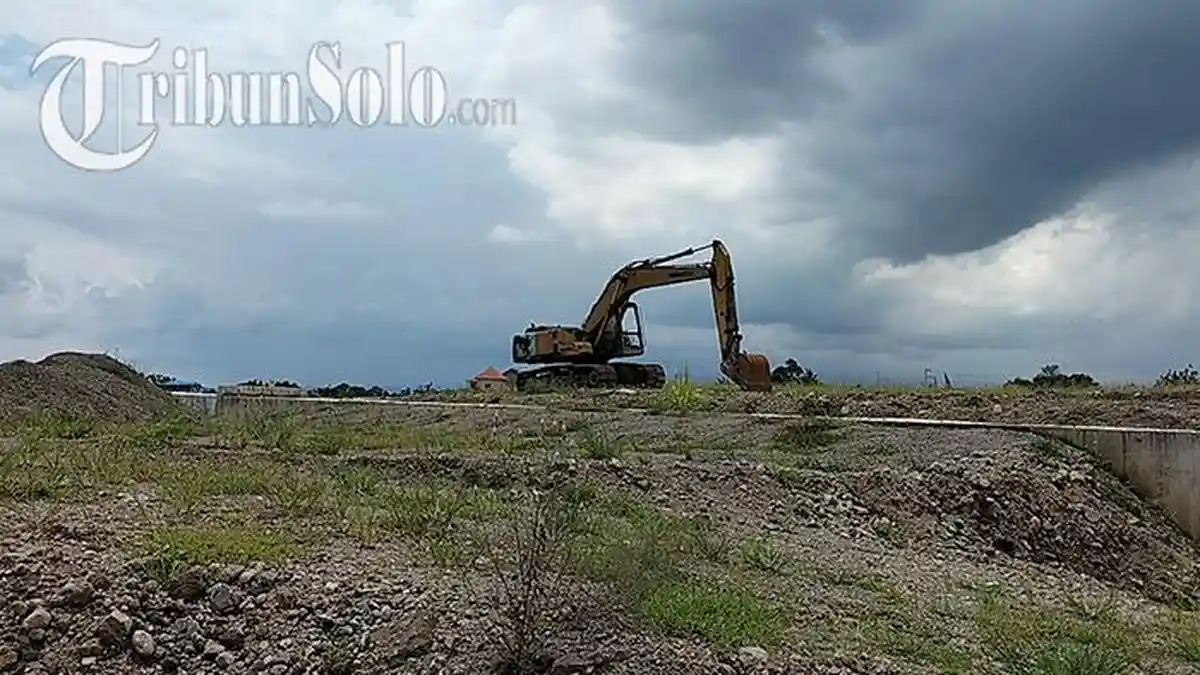 Excavator Ditinggal Berbulan-bulan di Sekitar Tol Solo-Jogja : Ternyata Rusak, Bukan Perkara Mistis