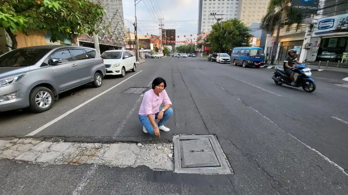 Anggota DPRD Kota Semarang dari PSI Minta Pemkot Segera Perbaiki Jalan Rusak