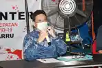 ketua-tim-gugus-percepatan-penanganan-covid-19-barru-suardi-saleh-saat-memberikan-keterangan.jpg