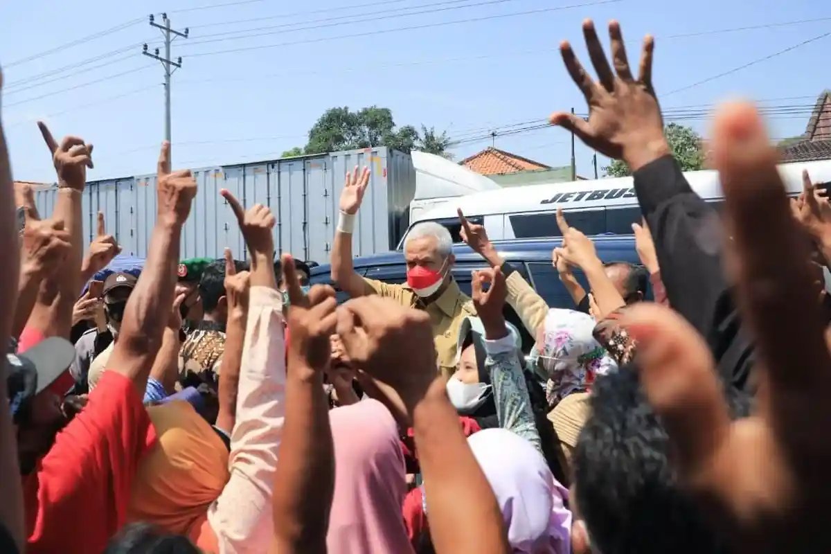 Jokowi Sampaikan Pesan Khusus Kepada Ganjar, Duduk Semobil saat Kunjungan Kerja di Brebes