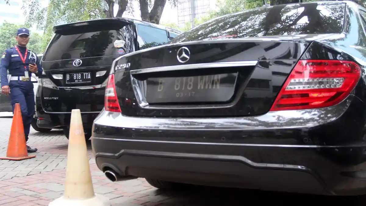 KPK Sita Mercedes-Benz Ketua DPRD Banten