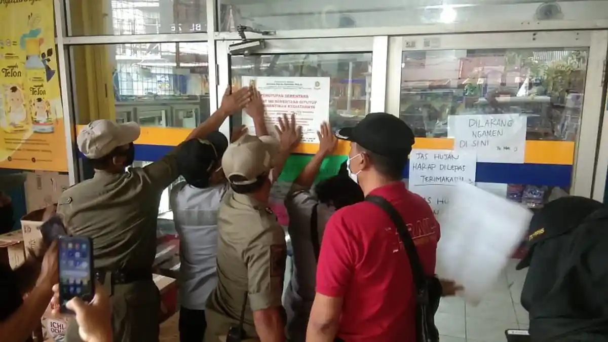 Satpol PP Semarang Sementara Tutup Toko Grosir Saat Gerakan Jateng di Rumah Saja