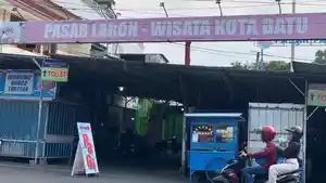 DUGAAN-PUNGLI-Suasana-Pasar-Laron-yang-ada-di-Kawasan-Alun-alun-Kota-Batu.jpg