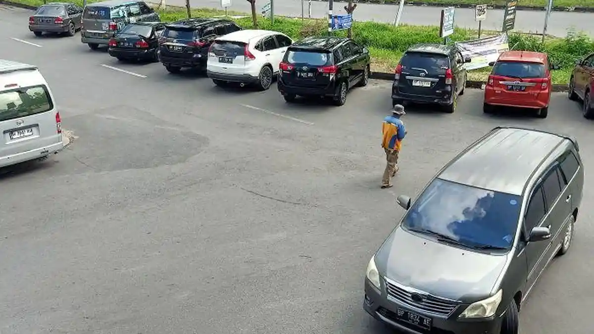 Dishub Batam Abaikan Rekomendasi DPRD, Terapkan Stiker Parkir Langganan Bulan Ini