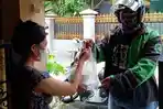 paket-itu-diantar-dengan-menggunakan-layanan-gosend.jpg