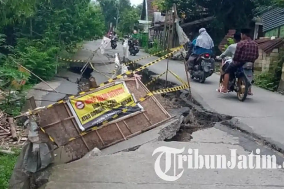 Jalan Ambles di Kemlagi Dilakukan Perbaikan Sementara, Perbaikan Pernamen Tunggu Anggaran APDB 2021
