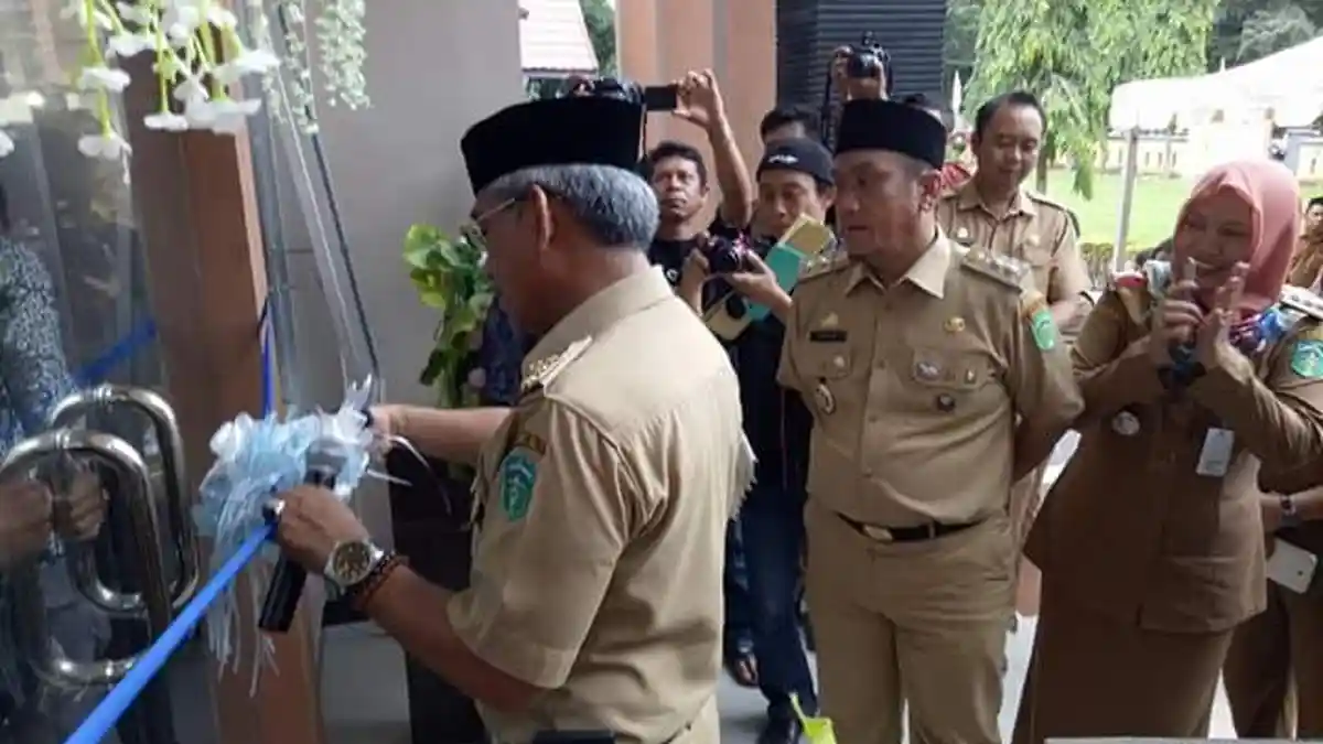 Bupati Luwu Timur Resmikan Gedung Serbaguna Tomoni Senilai Rp 1,5 Miliar