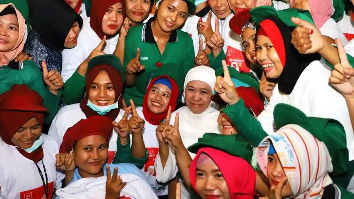 Kunjungi Pabrik Kapal Api, Khofifah: Industri Padat Karya Harus Berdayakan Petani dan Warga Lokal