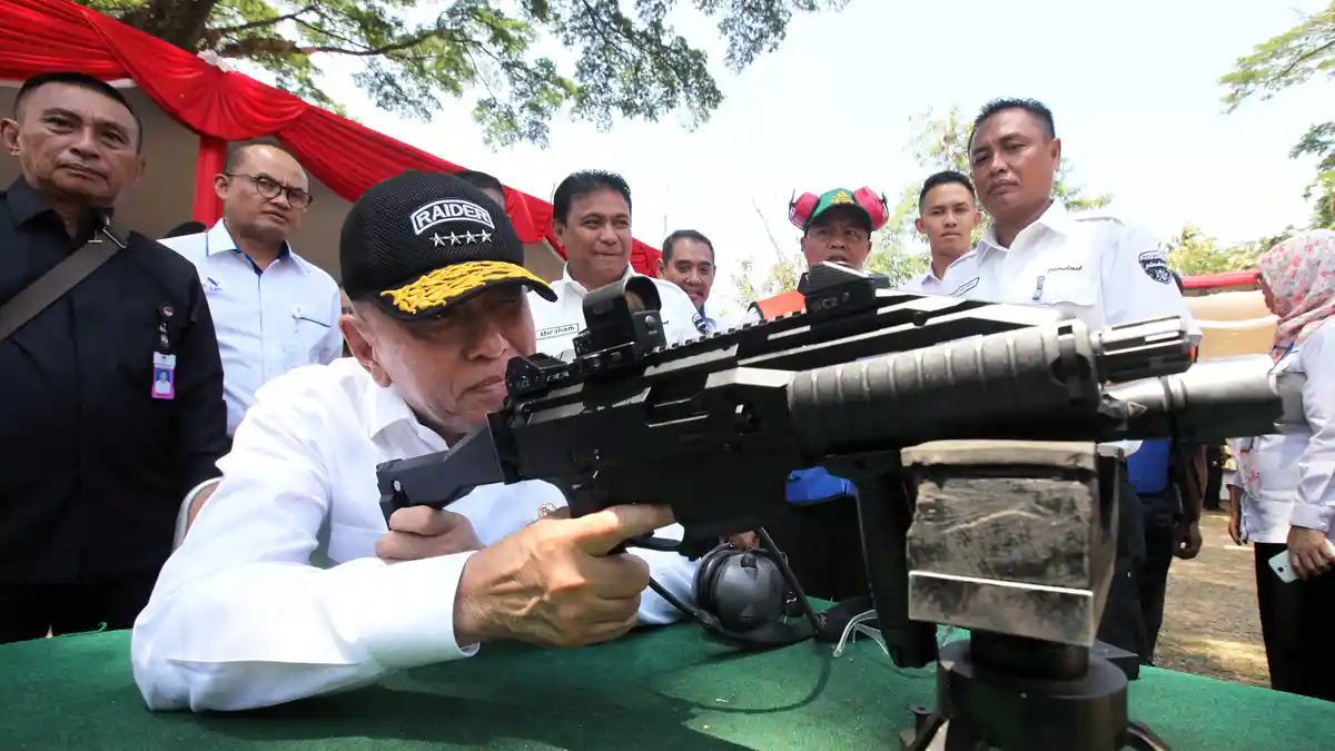 Impor Grenade Launcher Untuk Polri Bukan Penghancur Tank