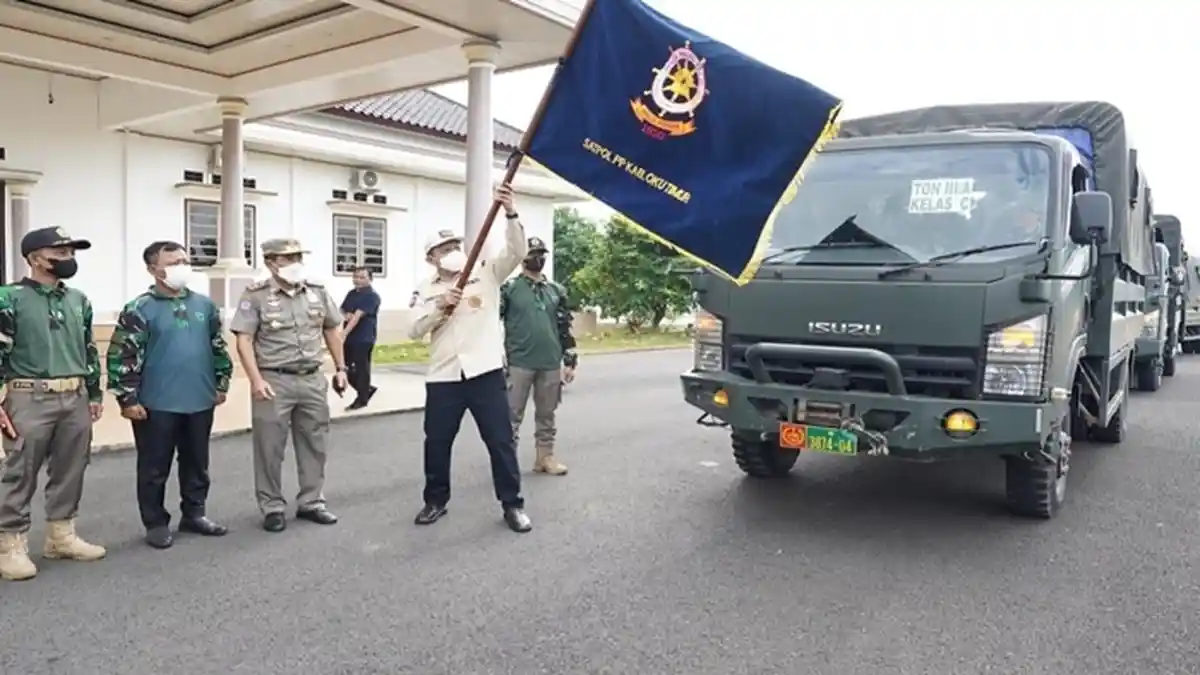 Latihan Mental dan Fisik, Bupati Enos Lepas 196 Sat Pol PP Ikuti Diklatsar di Puslatpur