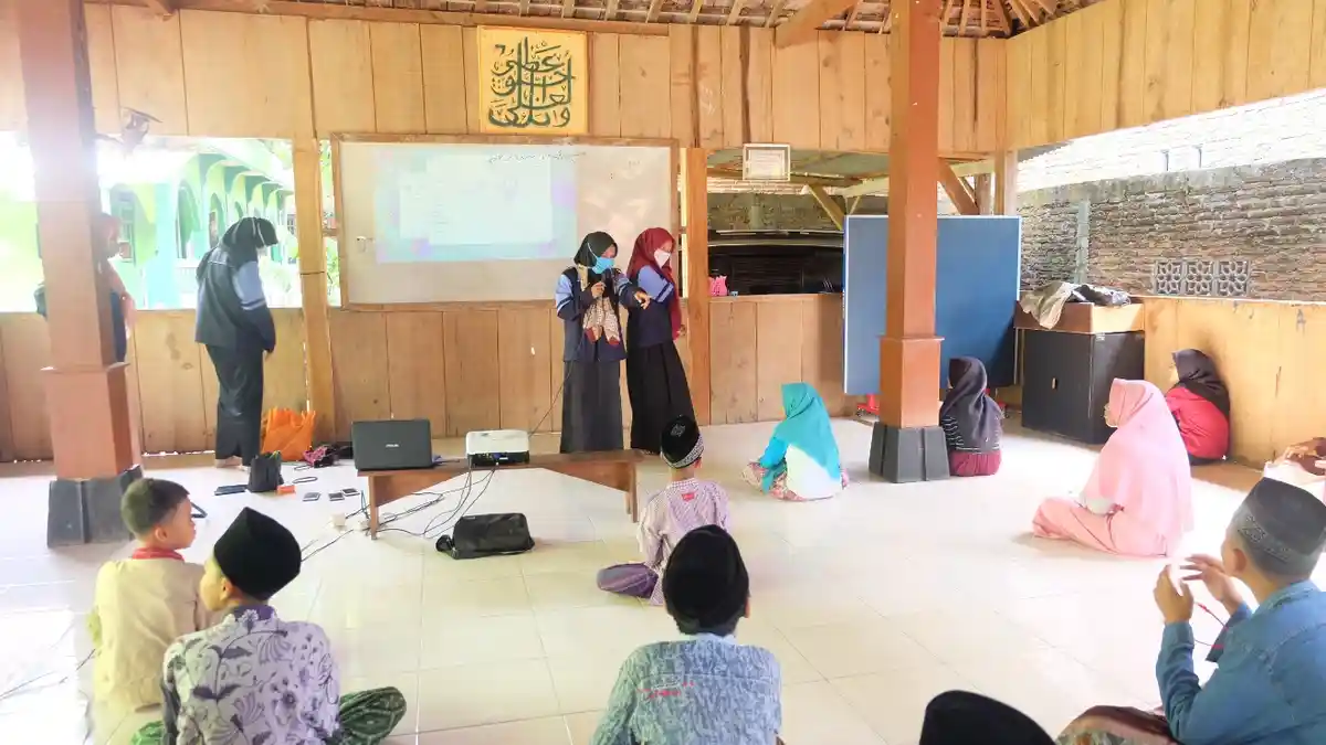 Mahasiswa KKN UIN Walisongo Sosialisasikan Pencegahan Corona di Panti Asuhan Iskandariyah.