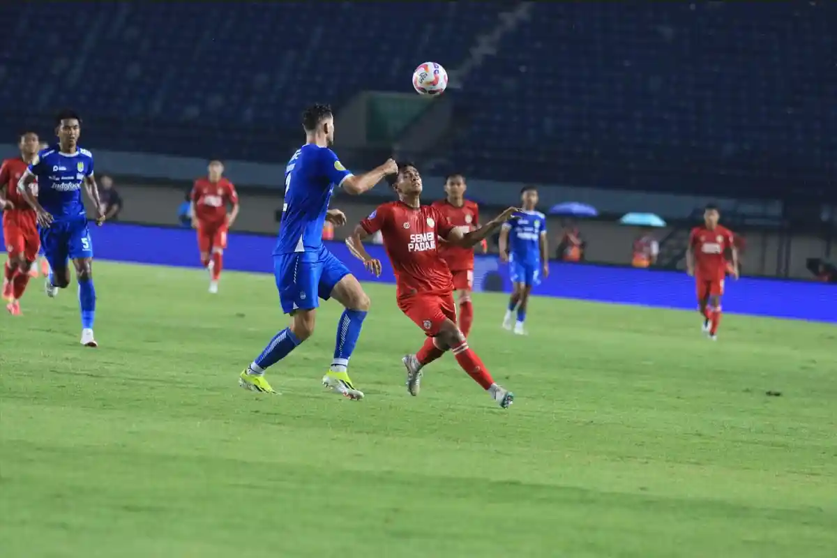 POPULER SUPERSKOR: Persib Siap Hadapi Laga Tandang Lawan Semen Padang, Bobotoh Dilarang ke Padang