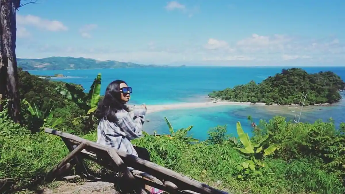 Nikmati Pemandangan Indah dari Bukit Pandang Pulau Mengkudu