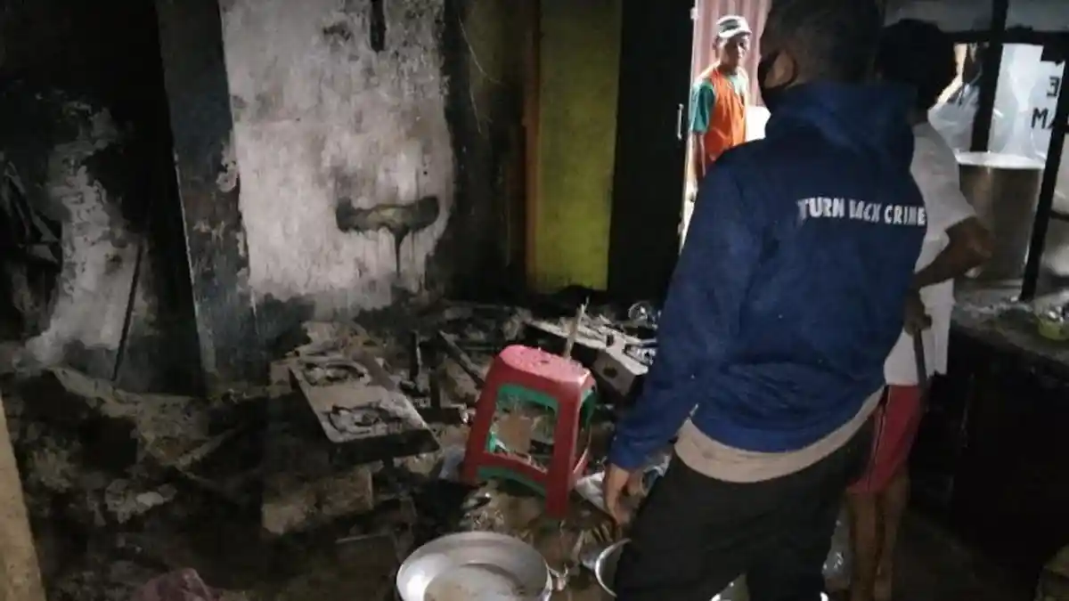 Ada Kebocoran Selang Gas, Warung Bubur Kacang di Pandeglang Ludes Terbakar