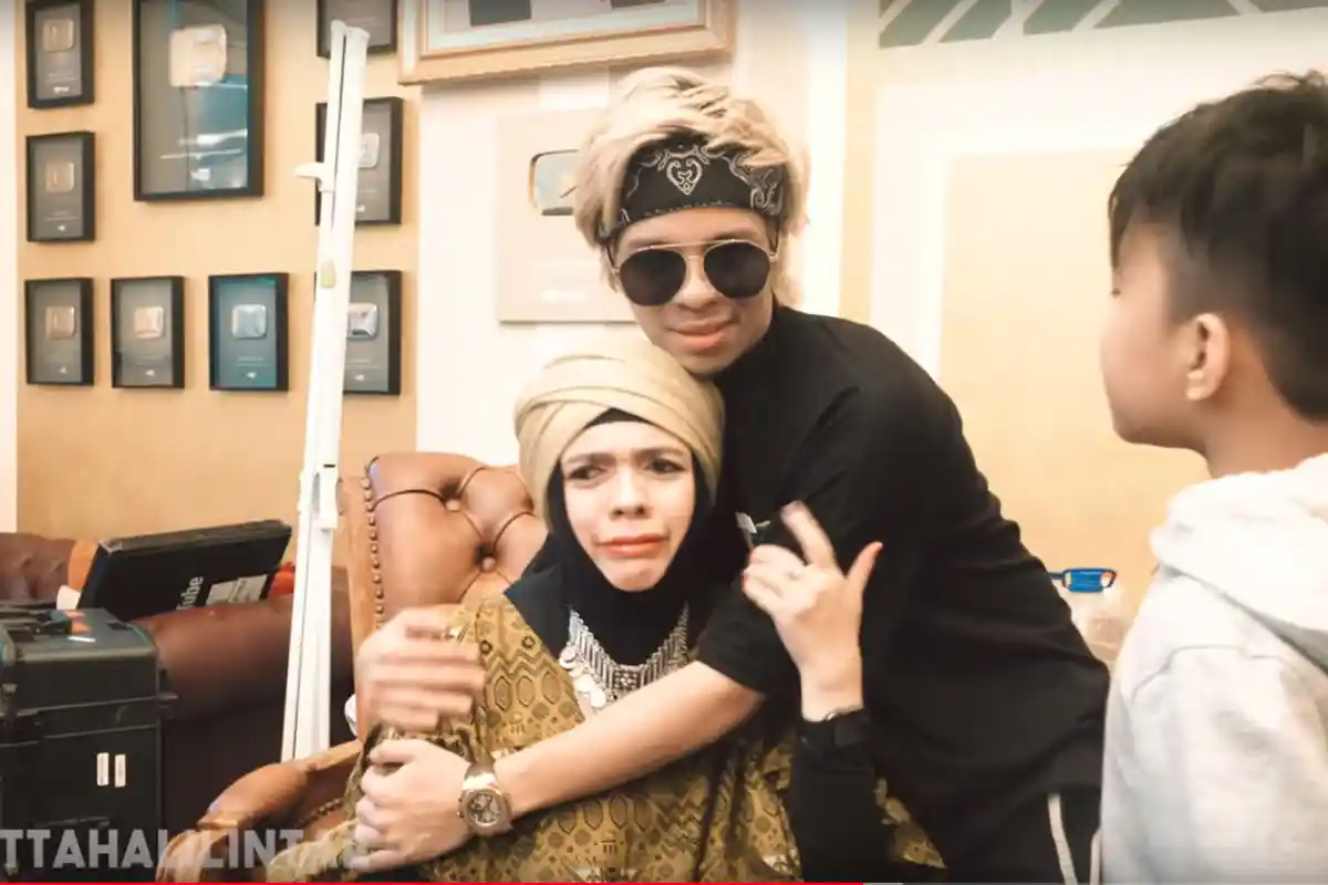 Atta Halilintar Prank Orang Tuanya Sampai Nangis: Lu Ngapain Sih Ta Pukul-pukulan Sama Polisi?