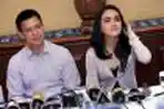 Shandy Aulia dan Suaminya David Herbowo Gelar Konpres