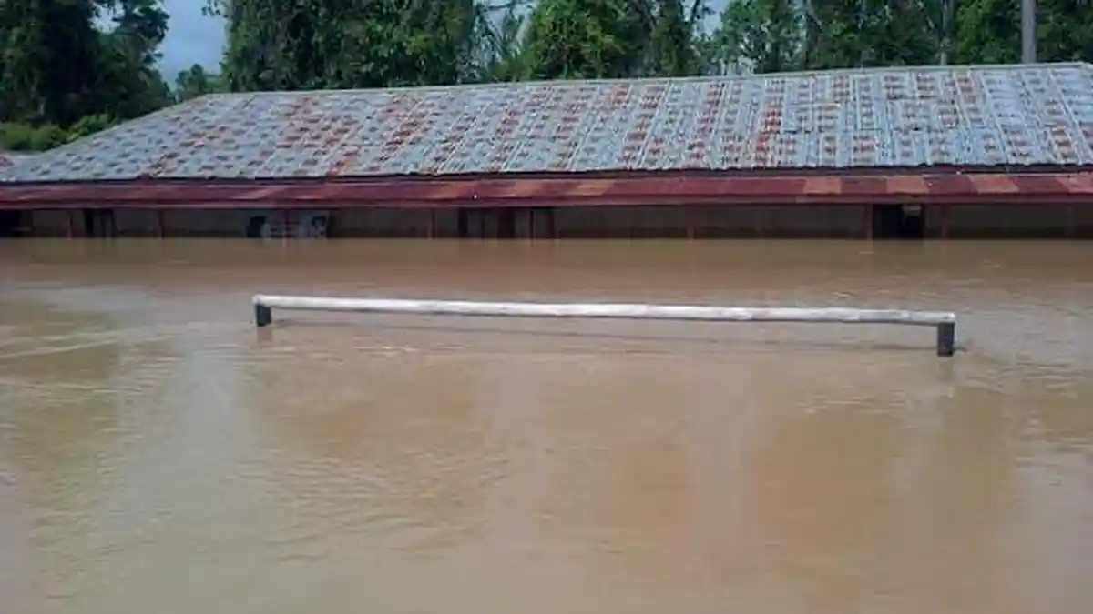 Banjir Tenggelemkan Sekolah di Sembakung