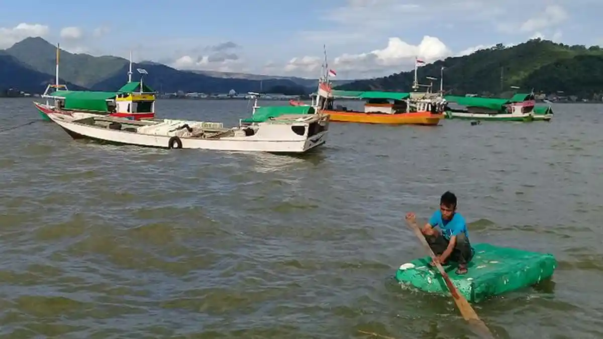 50 Kapal Nelayan Terdampar di Pantai Bima Akibat Gelombang Tinggi, Ashari Dkk Hanya Pasrah