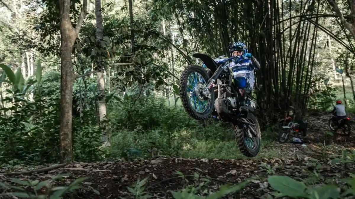 Info Motor Terkini, Modifikasi KLX 150 Jadi Trail Adventure