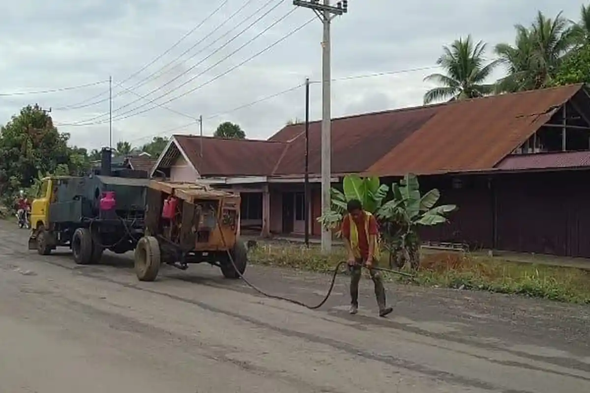 Warga Minta Petugas Tetap Jaga Setelah Jalan Bulian-Tembesi yang Rusak Diperbaiki