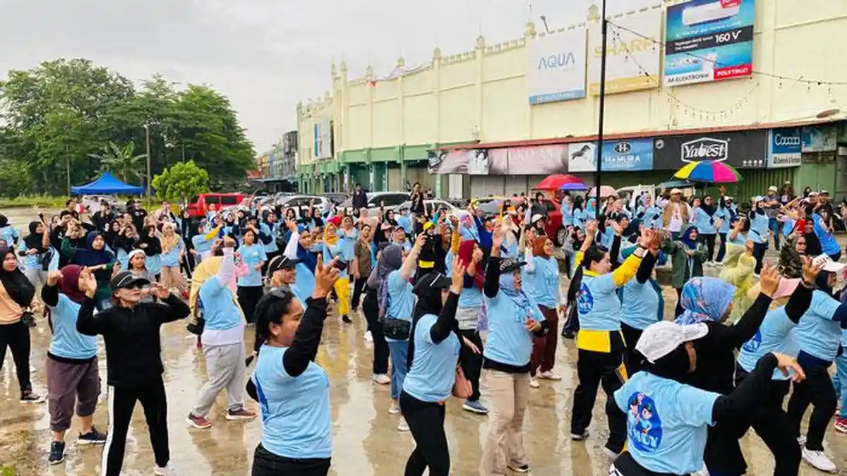 Senam Zumba Gemoy TKD Prabowo Gibran Kepri di Batam Ramai Peserta Meski Diguyur Hujan