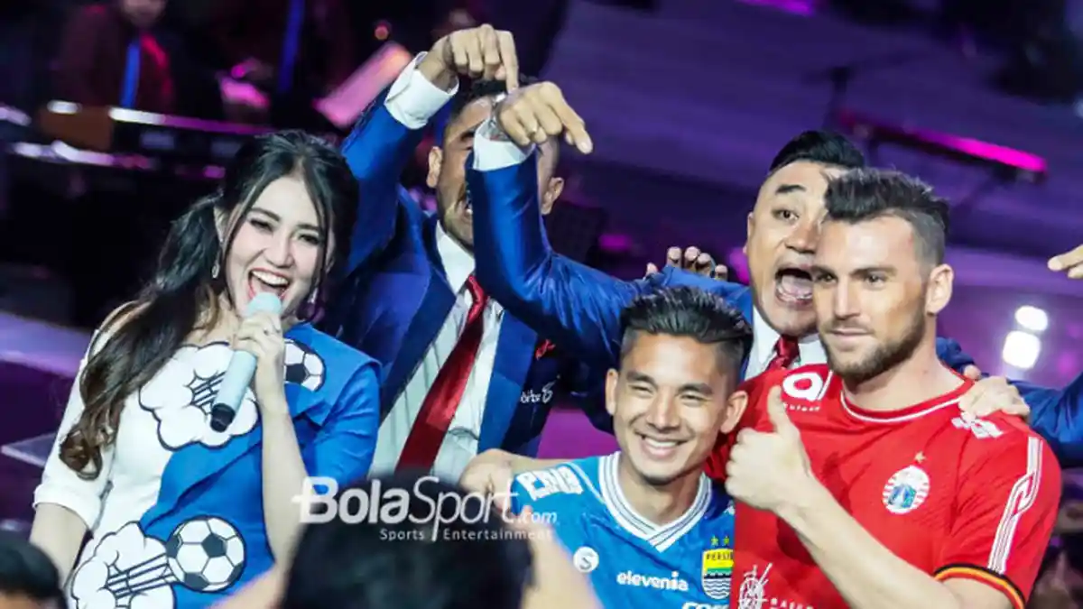 Momen Kim Kurniawan dan Marko Simic Berangkulan: Rivalitas Panas Persib-Persija Seolah Sirna