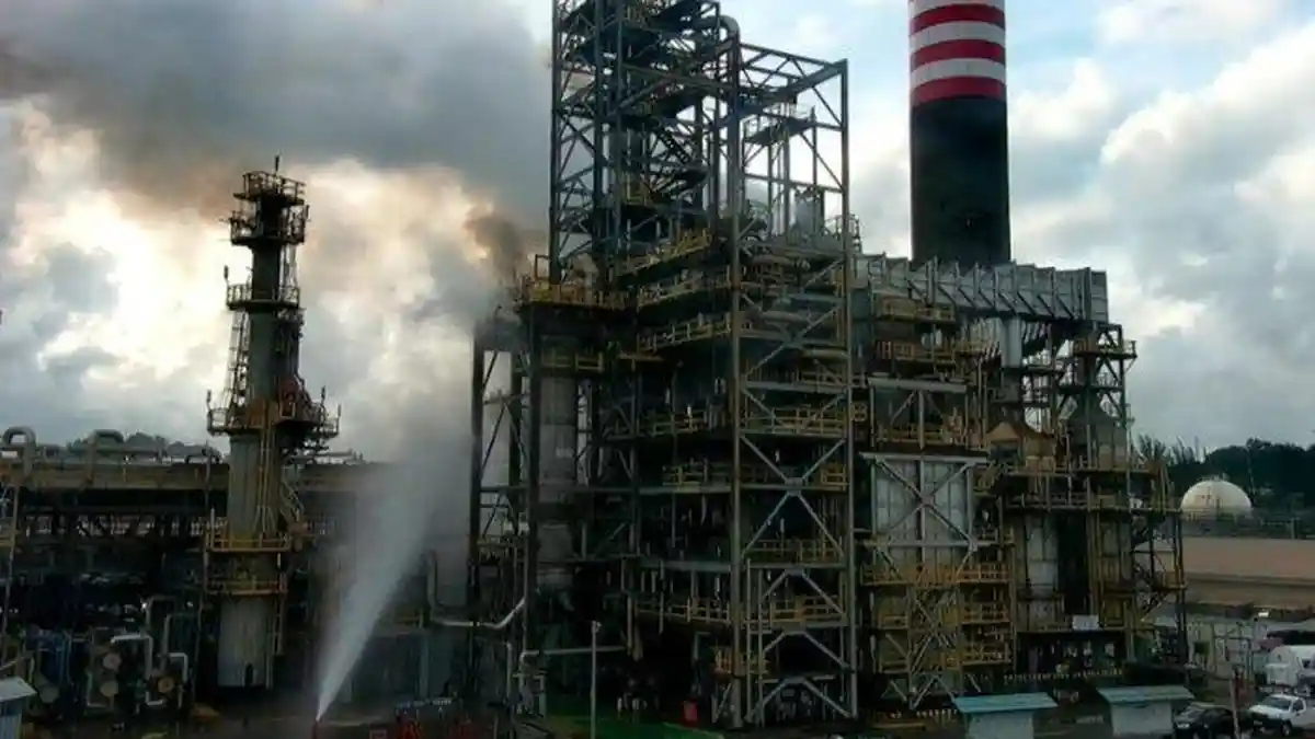 Update Terbaru Kebakaran Kilang Pertamina Balikpapan, Tim Pemadam Berhasil Jinakan Kobaran Api